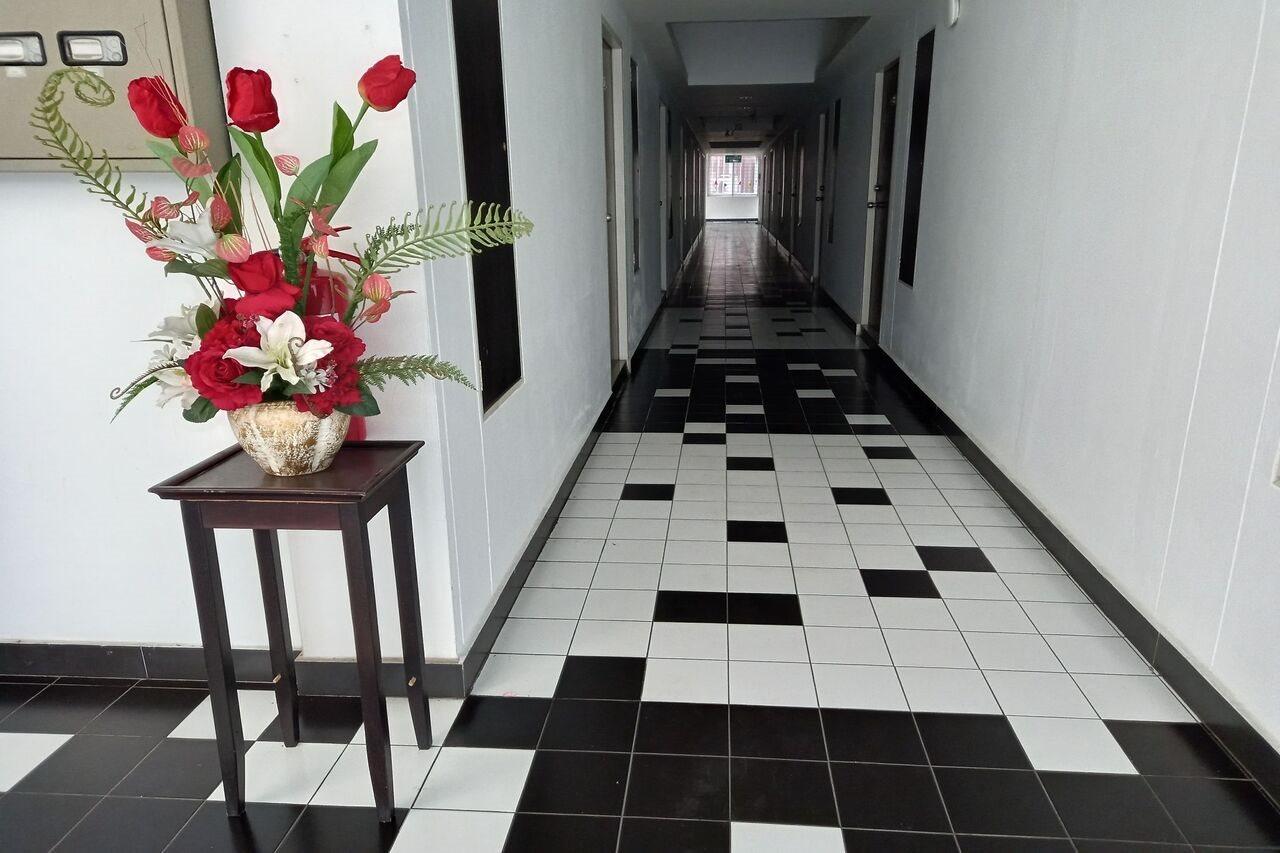Ruan Plaisoi Apartment Bangkok Exteriör bild