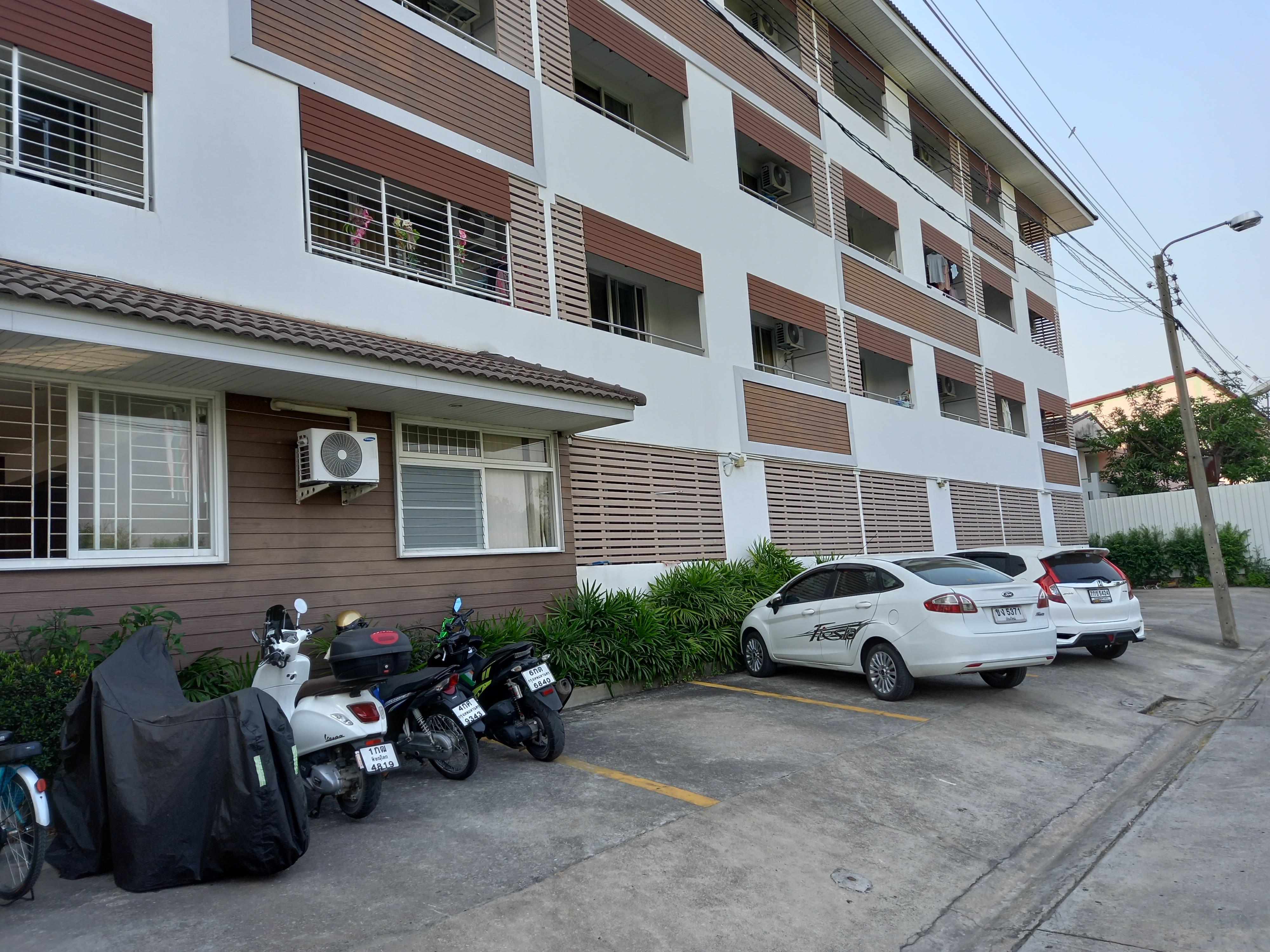 Ruan Plaisoi Apartment Bangkok Exteriör bild