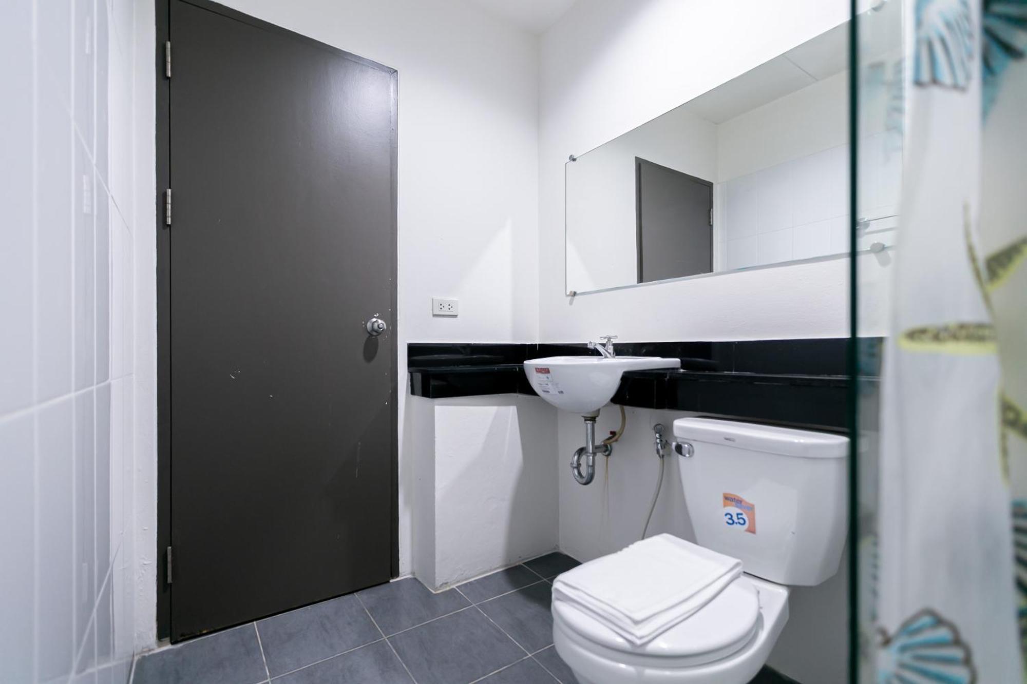 Ruan Plaisoi Apartment Bangkok Exteriör bild