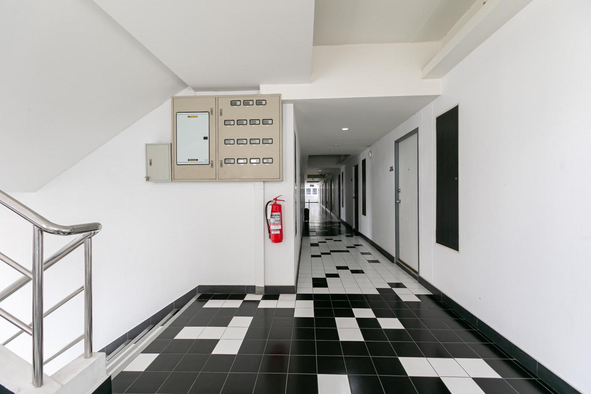 Ruan Plaisoi Apartment Bangkok Exteriör bild