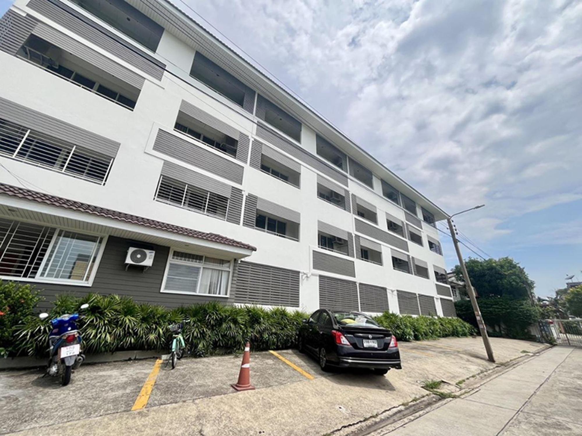 Ruan Plaisoi Apartment Bangkok Exteriör bild