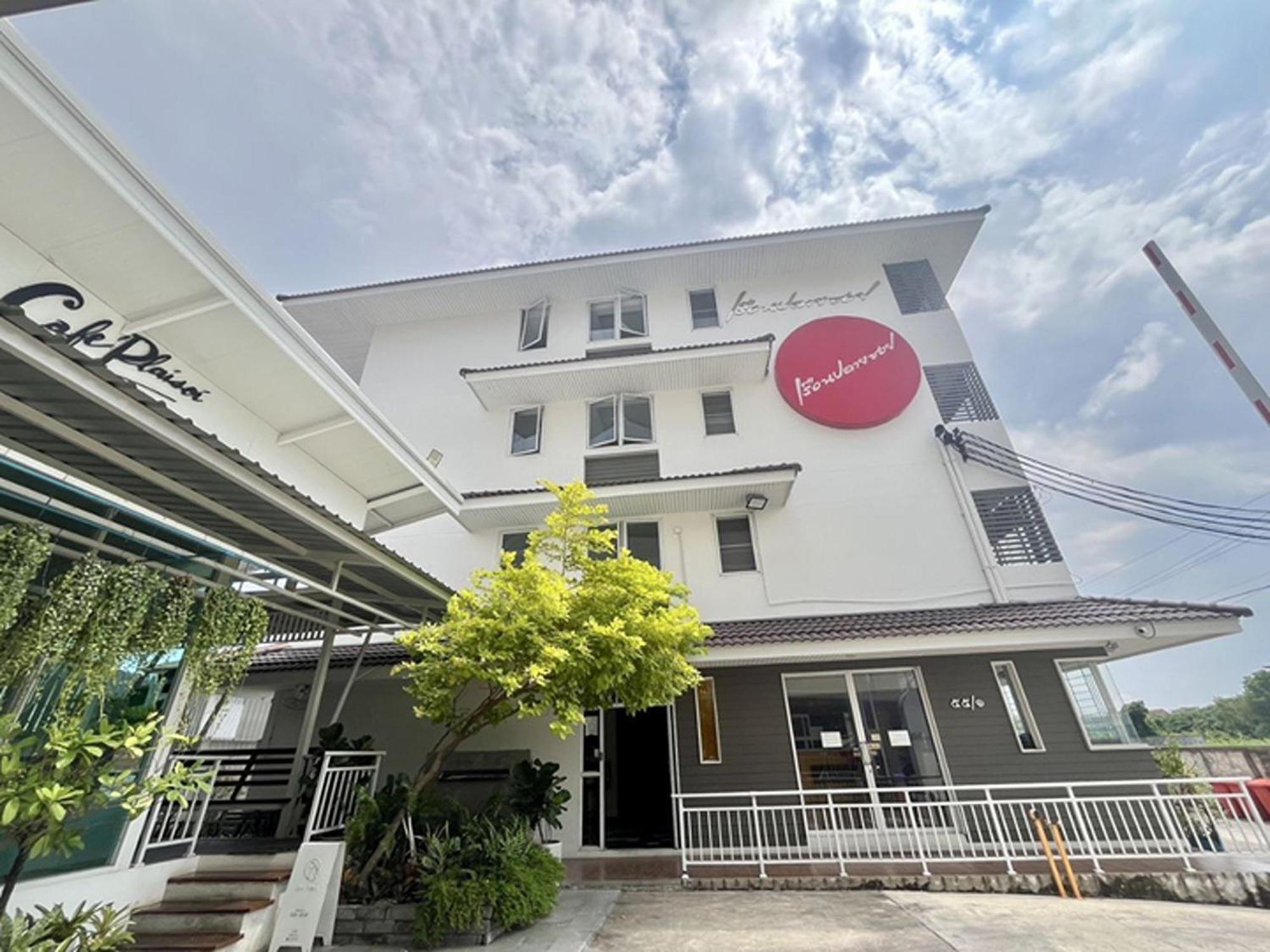 Ruan Plaisoi Apartment Bangkok Exteriör bild